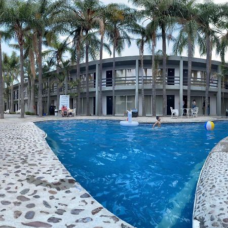 Hotel Suites Del Real Zapopan Zewnętrze zdjęcie