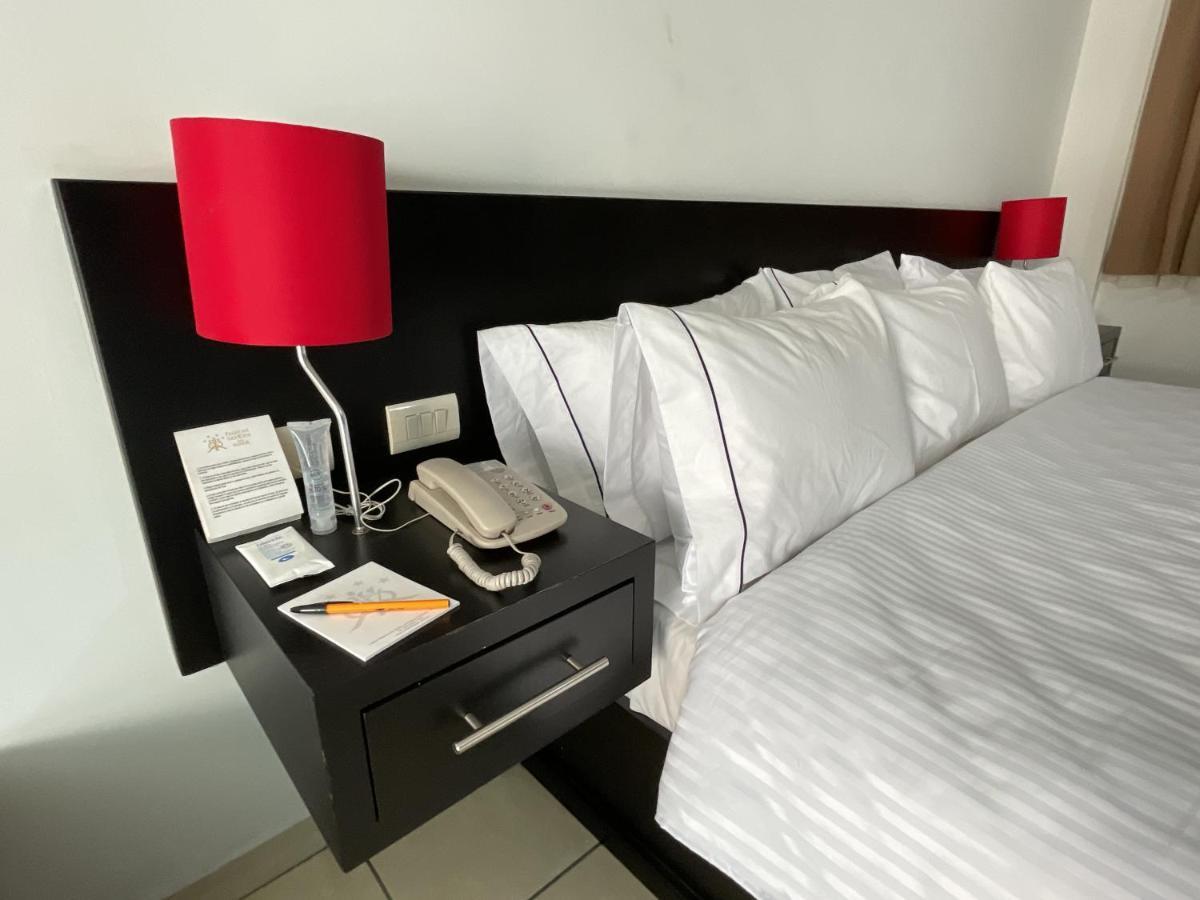 Hotel Suites Del Real Zapopan Zewnętrze zdjęcie