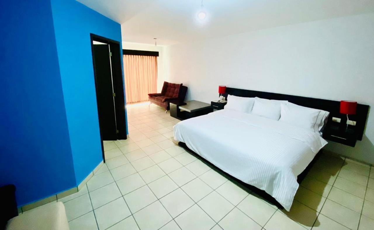 Hotel Suites Del Real Zapopan Zewnętrze zdjęcie